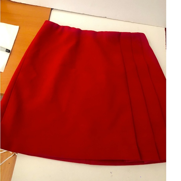 ALICE + OLIVIA  Alice + Olivia Semira Pleated Mini Skirt In Red - Picture 14 of 15